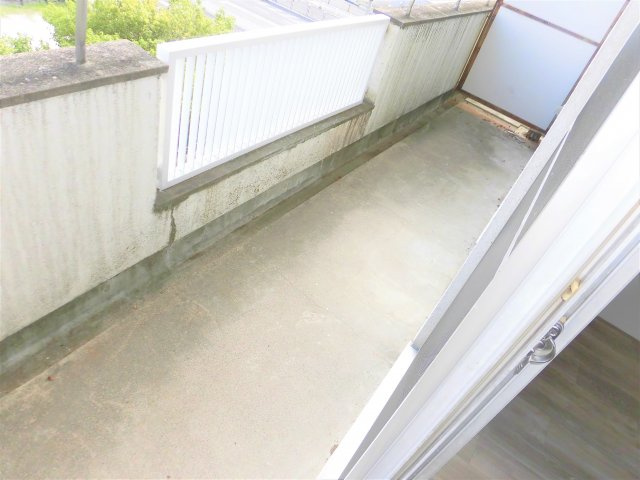 森産ビルのバルコニー