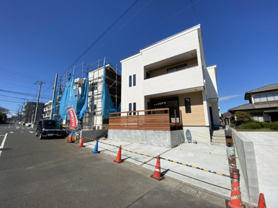 【外観】 | 【売主】新価格！ MLH SHONANDAI 湘南台６丁目-⑥号棟 | ゆとりのある8ｍ南道路に接道した、陽当り・風通し良好な健康的環境です。東側は大きな隣地通路のため、東南角地と同様な開放感もあります！