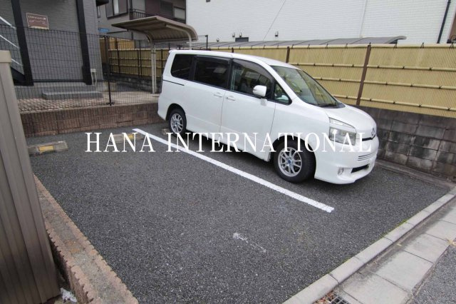 レオパレスプリマベーラの駐車場