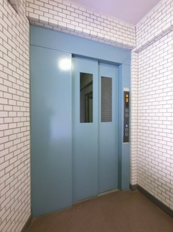 【その他共用部分】 | お買い物時やベビーカーの出し入れに便利なエレベーター付