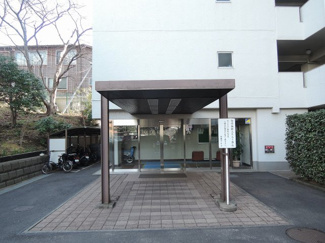 【エントランス】 | 東急東横線「妙蓮寺」駅徒歩4分と好立地。
通勤時間の短縮でご家族と過ごす時間を増やす事が出来ます。