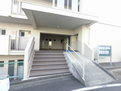 【エントランス】 | 峰沢団地5号棟 | エントランス部分