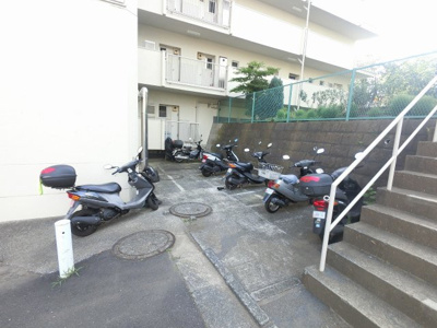 【その他共用部分】 | 峰沢団地5号棟 | バイク置場