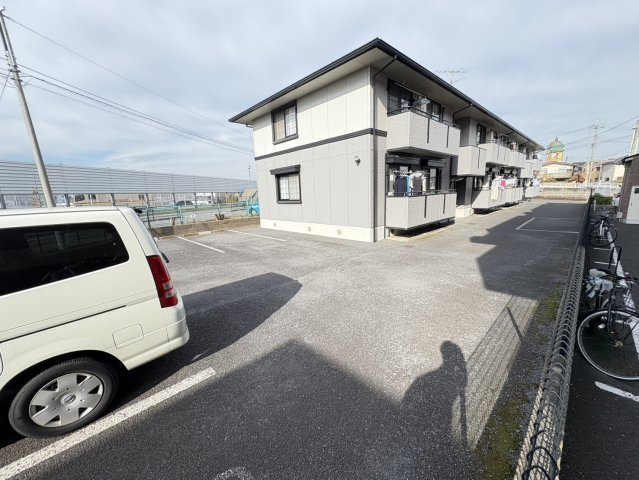 シャルマンハイツの駐車場