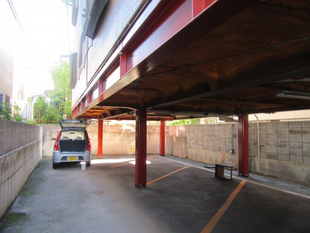 ラポール・イン幸の駐車場