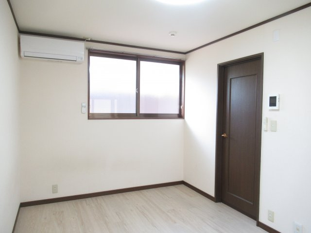 ラポール・イン幸の洋室