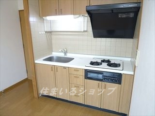 広島市安佐北区落合１丁目の賃貸マンションのキッチン|３口ガスコンロは新品に交換予定