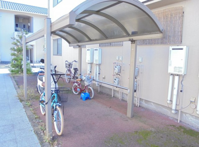 【その他共用部分】 | ファミーユ新涯 | 屋根付き駐輪場