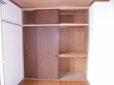 【その他】 | ファミーユ新涯 | 洋室4.5帖の収納スペース