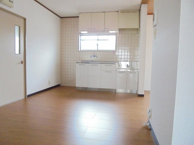 【居間・リビング】 | ファミーユ新涯 | LDK13.7帖