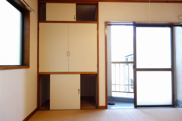 足立区足立４丁目のアパートの和室