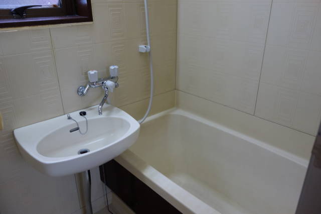 足立区足立４丁目のアパートの浴室