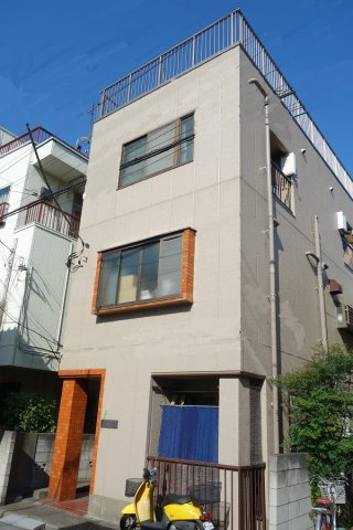 足立区足立４丁目のアパート