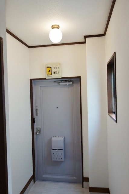 足立区足立４丁目のアパートの玄関