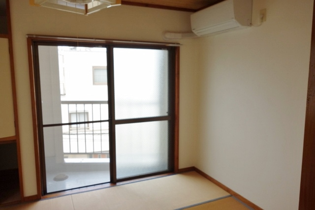 足立区足立４丁目のアパートの居間・リビング