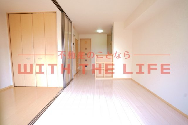 ラーン・サバーイ【10，000円キャッシュバック対象物件】の洋室|使い勝手のいい洋室です