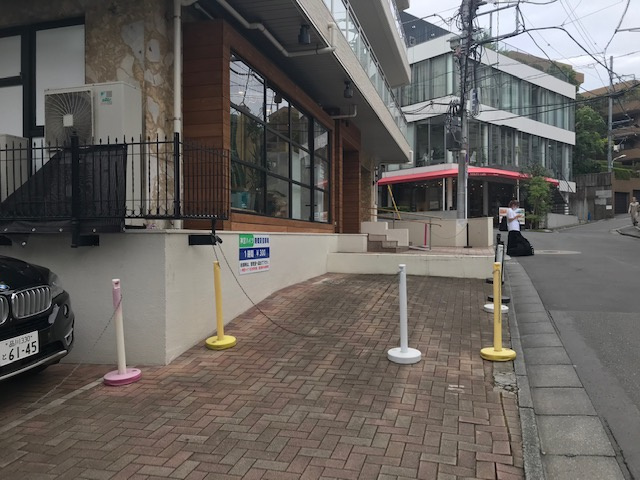 神宮ハイツの駐車場