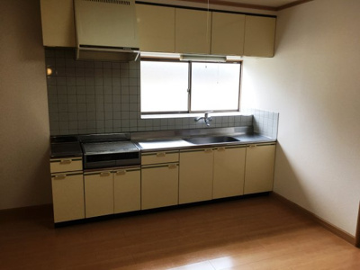 【キッチン】 | シャトーコスモスⅡ | コンパクトなキッチンで掃除もラクラク