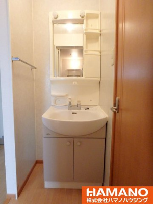 【洗面所】 | ポートシャトー | ゆったりとスペースのある洗面所