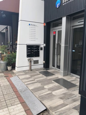 ライジングビル日本橋のエントランス