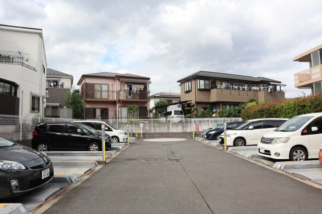 モナ―ク薬園台　１階専用庭付の駐車場|無料機械式駐車場１台あり