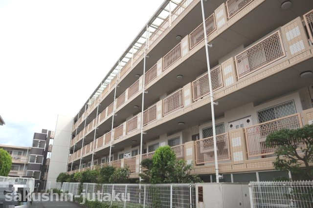 モナ―ク薬園台　１階専用庭付の外観