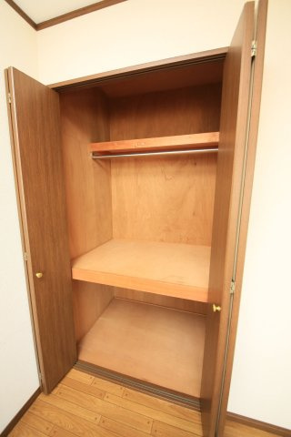 寺由ビルの収納