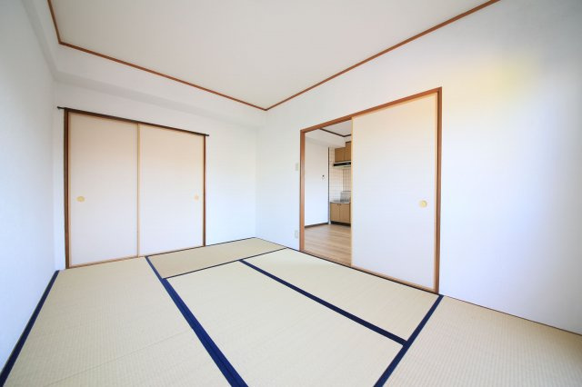 寺由ビルの和室