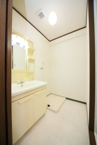 寺由ビルの洗面所