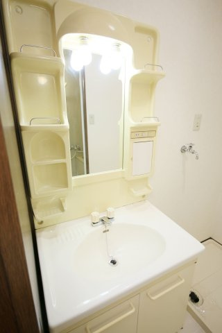 寺由ビルの独立洗面台