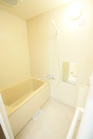 寺由ビルの浴室