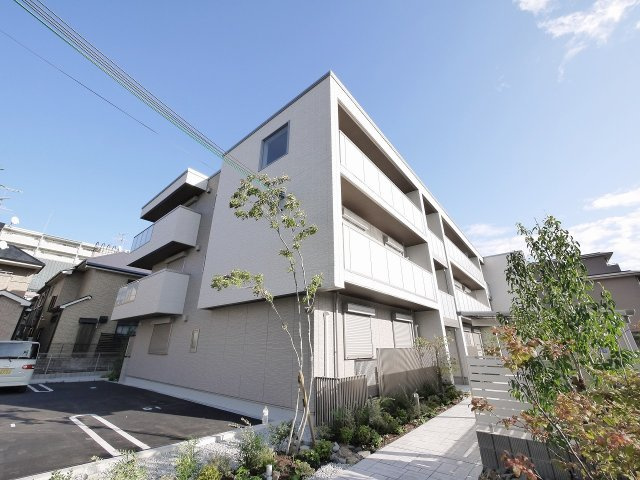 シャーメゾン三条栄の外観|キレイな外観です。