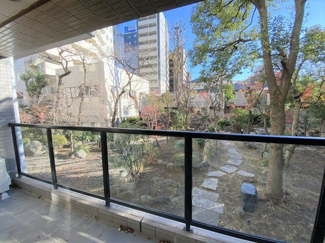 新宿区新小川町の賃貸マンションのバルコニー