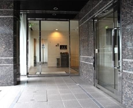 新宿区新小川町の賃貸マンションの玄関|エントランス