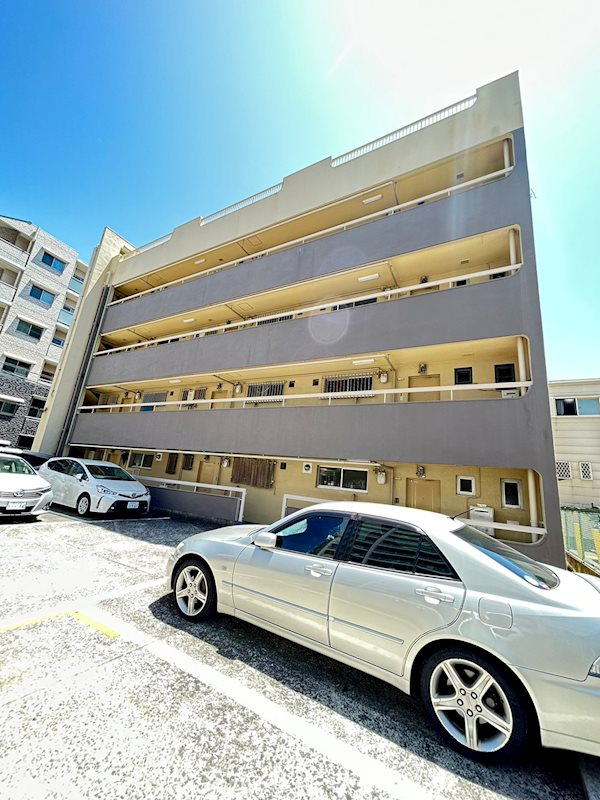 マンション一番地の外観