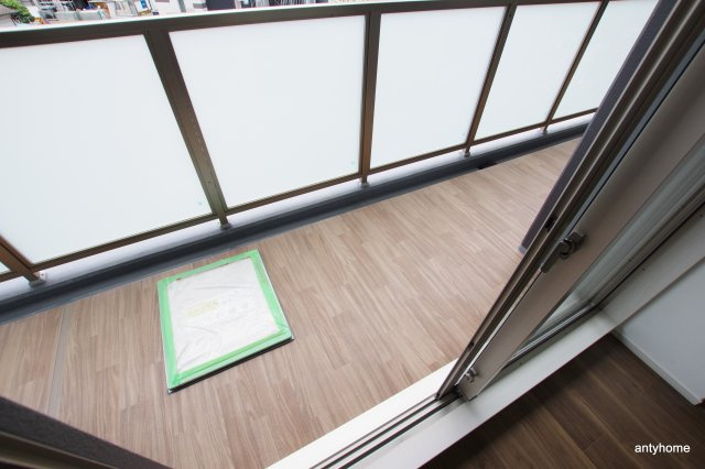 レオンコンフォート天神橋　仲介手数料無料のバルコニー
