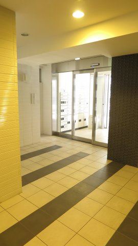 エスカーサ心斎橋EASTのエントランス