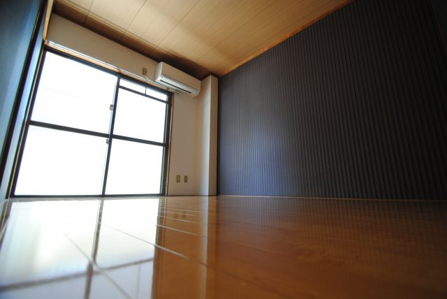 権藤ビルの洋室|イメージ写真（反転間取：壁紙の色が異なります）
現状優先です。