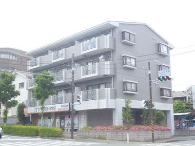 【外観】 | アルシオネ | グリーンライン「北山田」駅より徒歩8分！2沿線利用可能な「センター北」駅も徒歩圏内です♪歴博通り沿いに面しているので車の利用にも便利な立地です♪