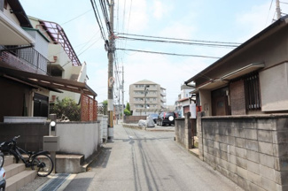 【前面道路含む現地写真】