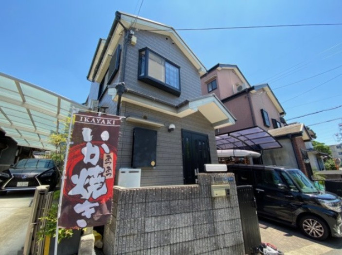 大東市中垣内２丁目　一戸建ての外観|■カーポート、ガレージシャッター付いてます♪♪
