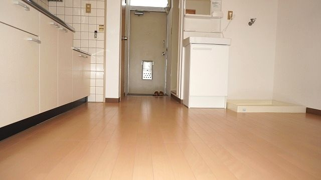 第五前田荘の居間・リビング|使いやすい居間です