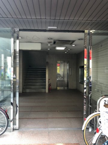 中田ビルのエントランス