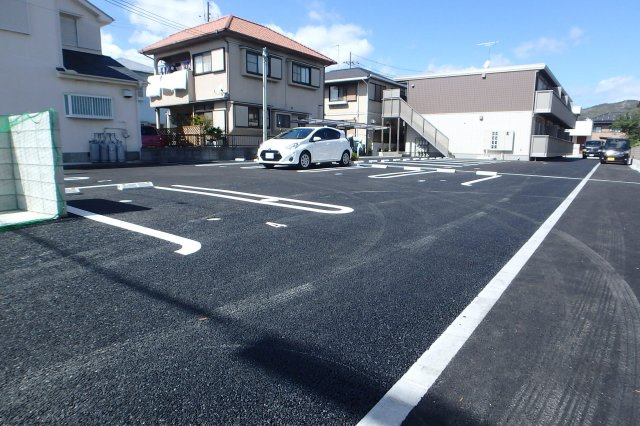 North Forestの駐車場