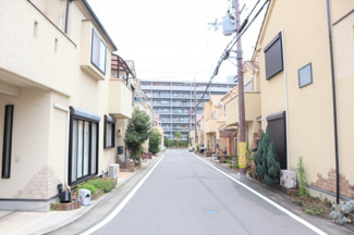 【前面道路含む現地写真】