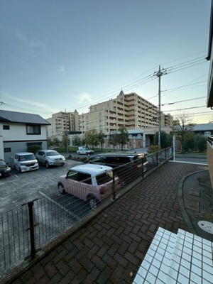 【駐車場】 | フレマリール仲町台壱番館 | いつでも目の届く敷地内に駐車場があります♪荷物がかさばりがちなお買物にも、敷地内駐車場があると便利ですよね☆