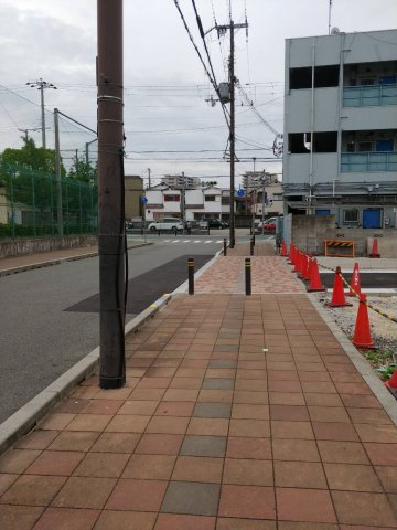 口田中2丁目シャッター付ガレージ（管理番号：53）の周辺|前面道路含む現場写真　西向き