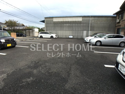 【駐車場】 | ラコンテ東通 | 駐車場があるので、車を買う予定の方も安心です