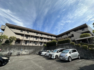 【外観】 | 小学校が近くてお子様のいるファミリーさんには嬉しい立地♪東急田園都市線「宮崎台」駅まで徒歩圏内の3階建てマンションです☆