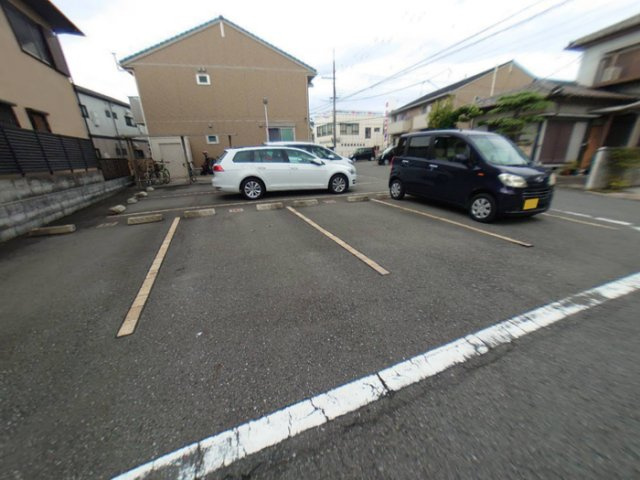 シンフォニーⅤ B棟の駐車場